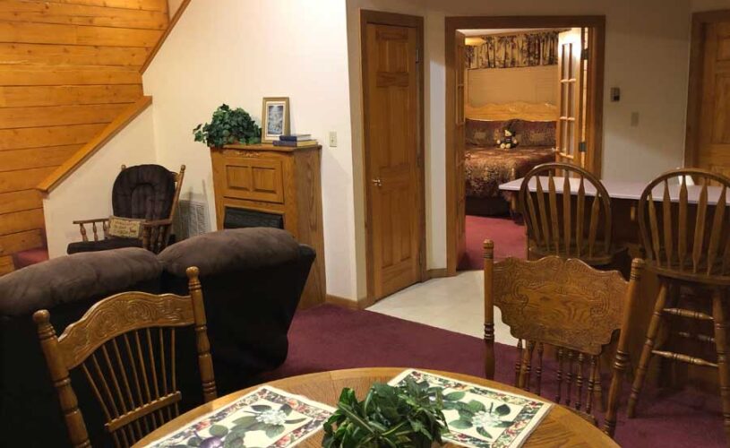 whispering pines cabin dining room