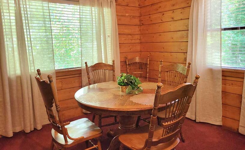 dining table in whispering pines cabin in eureka springs